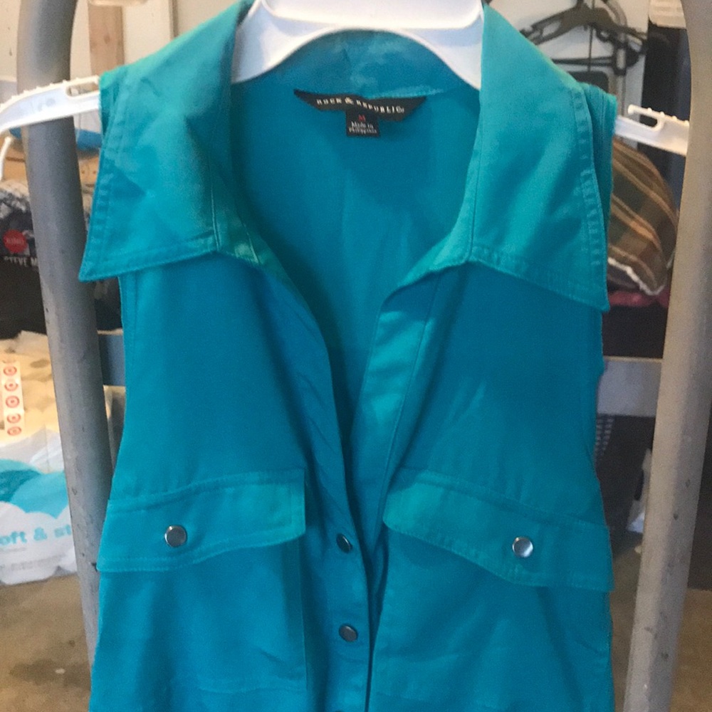 Rock & Republic medium teal top